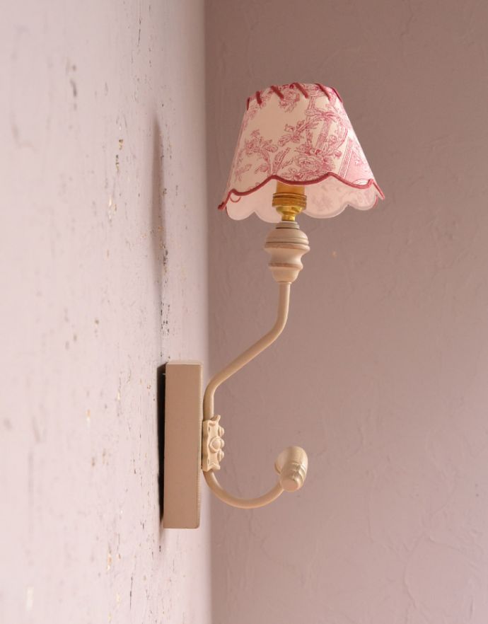 コントワールドファミーユ　インテリア雑貨　コントワール・ド・ファミーユのウォールブラケット（マチルド）（Ｅ17シャンデリア球）。コントワール・ドゥ・ファミーユのシェードを使用しています。(cfs-234)