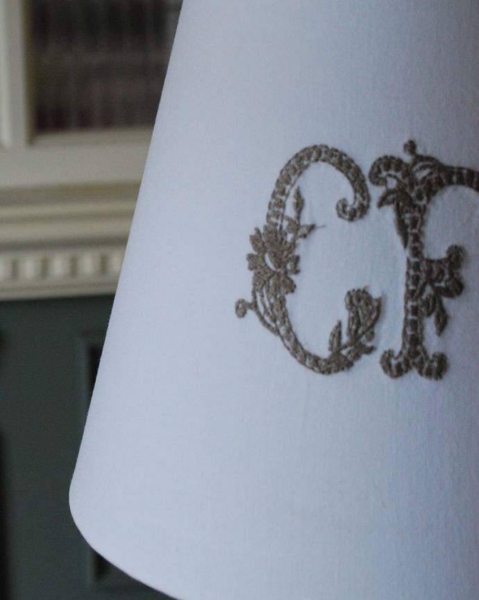 コントワールドファミーユ 照明・ライティング コントワール・ド・ファミーユのテーブルランプ(レジュニ)(E26球付)。シンプルだけど女性らしいデザインです。(cfs-244)