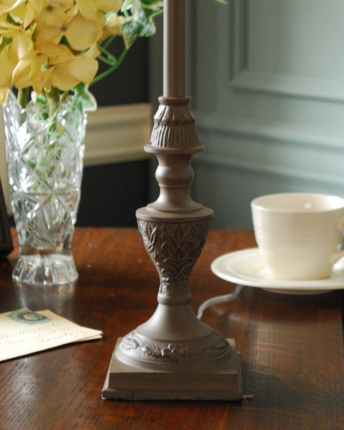 コントワールドファミーユ 照明・ライティング コントワール・ド・ファミーユのテーブルランプ(レジュニ)(E26球付)。土台は重みもあるので、しっかりとした安定感があります。(cfs-244)