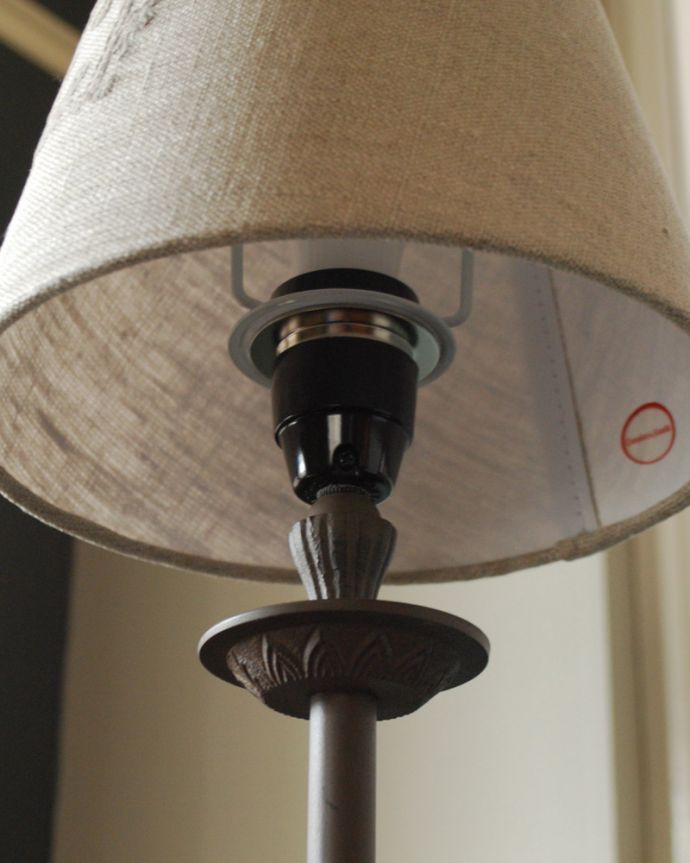 コントワールドファミーユ 照明・ライティング コントワール・ド・ファミーユのテーブルランプ (トワルドラン)(E26球)。凝った装飾がいかにもフランスらしいデザインです。(cfs-245)