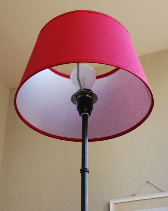 コントワールドファミーユ 照明・ライティング コントワール・ド・ファミーユのフロアランプ(高さ調節可能スタンド)。ボトムホルダータイプで仕上がっています。(cfs-246)