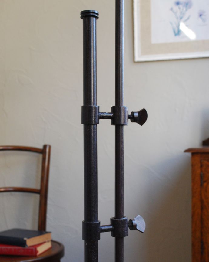 コントワールドファミーユ 照明・ライティング コントワール・ド・ファミーユのフロアランプ(高さ調節可能スタンド)。こちらのスタンドは高さを調節することができます。(cfs-246)