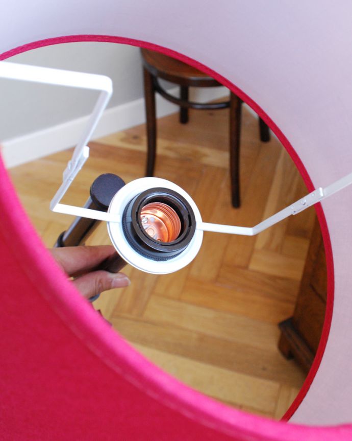 コントワールドファミーユ 照明・ライティング コントワール・ド・ファミーユのフロアランプ(高さ調節可能スタンド)。量販店にてご購入可能な国産球(口径E26対応です)LEDも使えます。(cfs-246)