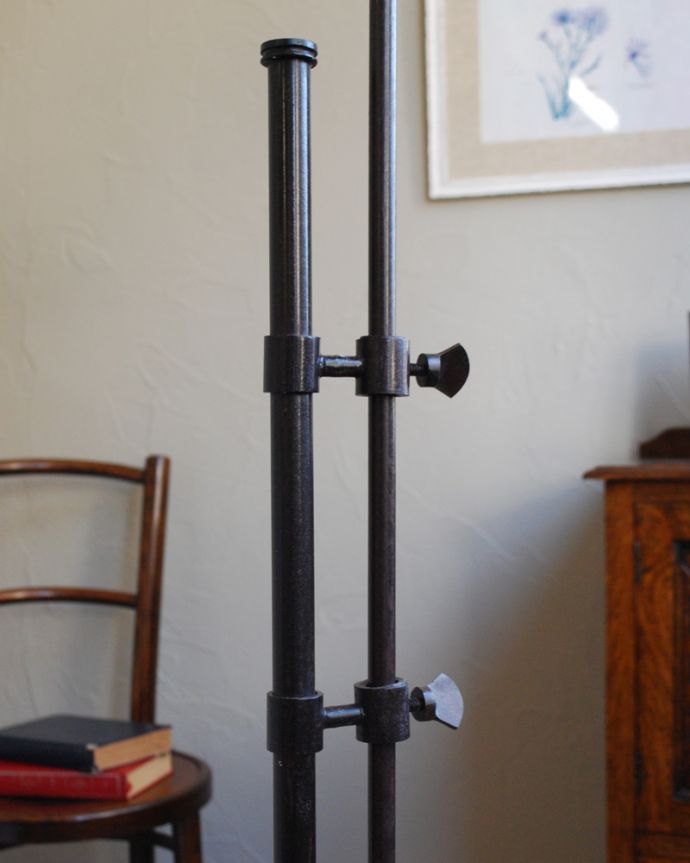 コントワールドファミーユ 照明・ライティング コントワール・ド・ファミーユのフロアランプ(高さ調節可能スタンド)。こちらのスタンドは高さを調節することができます。(cfs-247)