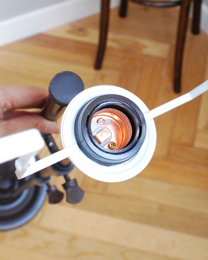 コントワールドファミーユ 照明・ライティング コントワール・ド・ファミーユのフロアランプ(高さ調節可能スタンド)。量販店にてご購入可能な国産球(口径E26対応です)LEDも使えます。(cfs-247)