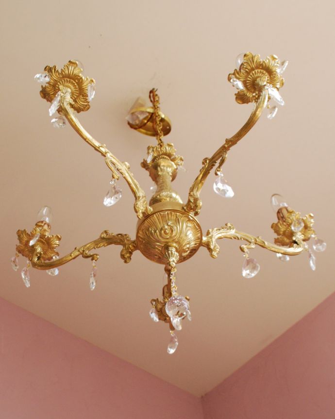 シャンデリア　照明・ライティング　Handleオリジナル シャンデリア（Ｅ17シャンデリア球付）。下から眺めても、華やかで重厚な装飾が魅力です。(cr-015)