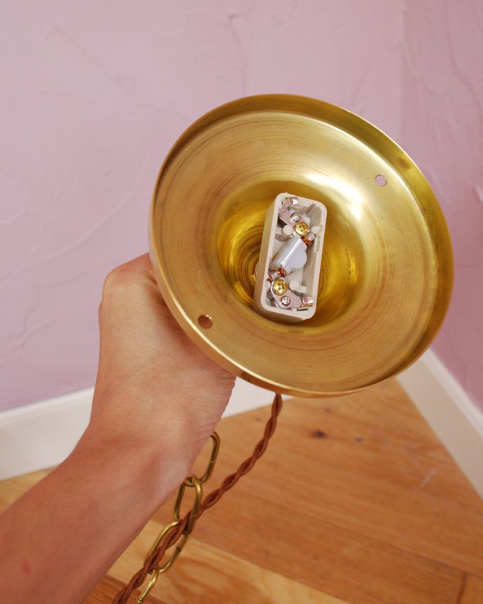 シャンデリア　照明・ライティング　Handleオリジナル シャンデリア（Ｅ17シャンデリア球付）。引っ掛けシーリングのタイプに加工してお届けしますので、リビングやダイニングテーブルの上などお好きな場所に簡単に取り付けてみてください。(cr-015)