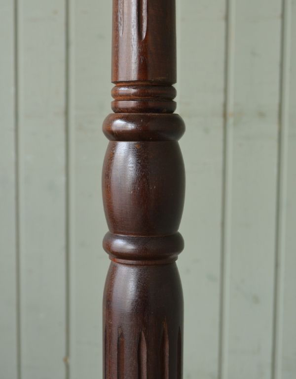 スタンドライト　照明・ライティング　花柄シェードがオシャレな照明、アンティークのフロアランプ。スタンドは、木製です。(d-1000-f)