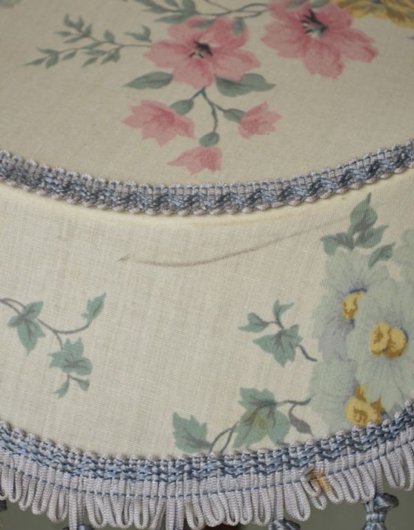 スタンドライト　照明・ライティング　花柄シェードがオシャレな照明、アンティークのフロアランプ。専門の職人によってお直ししていますが、アンティークは新品ではありません。(d-1000-f)