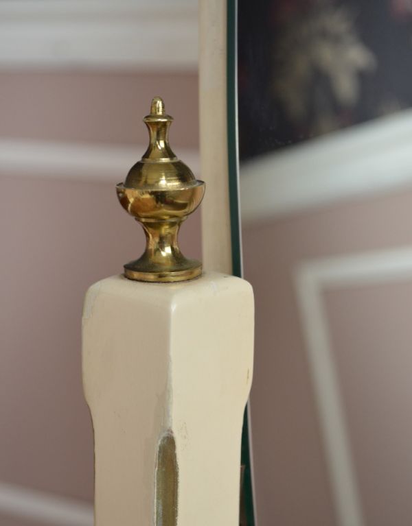 アンティーク家具 フランスのアンティーク引き出し付きスタンドミラー(姿見)。ゴールドとホワイトのコントラストはとっても華やかに魅せてくれます。(d-1003-f)