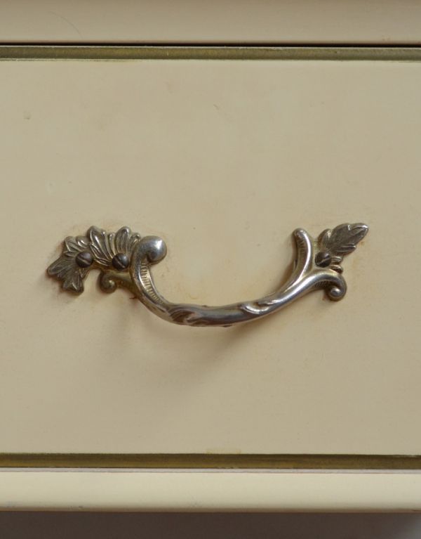 アンティーク家具 フランスのアンティーク引き出し付きスタンドミラー(姿見)。引き出しの取っ手は蔦のような凝ったデザイン。(d-1003-f)