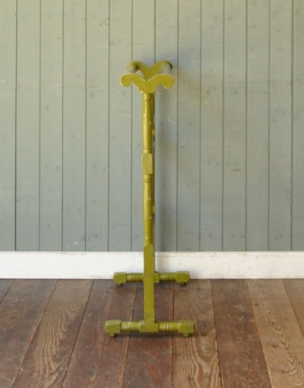 タオルハンガー　アンティーク家具　フランス輸入のアンティーク雑貨、グリーンペイントのタオルハンガー。洋書のバスルームで見るようなタオルハンガー。(d-1007-f)