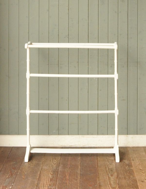 木の雑貨 アンティーク雑貨 可愛いペイントのアンティーク雑貨、素敵なタオルハンガー。お部屋に馴染むホワイト色のタオルハンガーです。(d-1008-f)