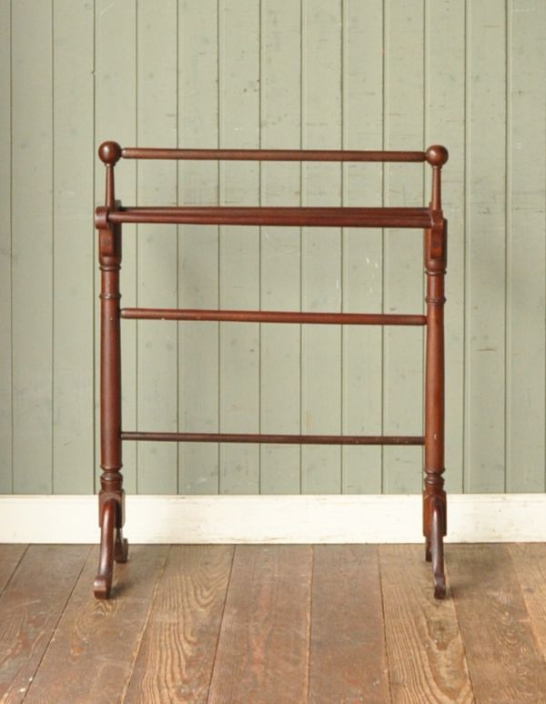 木の雑貨　アンティーク雑貨　木製のアンティーク雑貨、ブラウンペイントのタオルハンガー。シックで大人な雰囲気漂うブラウン色のタオルハンガーです。(d-1009-f)