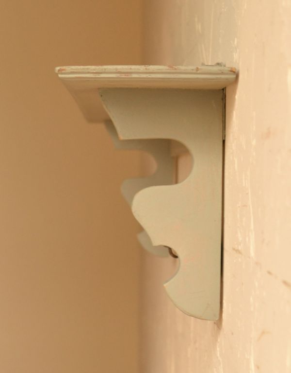 ウォールシェルフ・ウォールハンガー　アンティーク家具　アンティークの壁付け家具、グリーン色のウォールシェルフ。アンティークグリーンペイントはアンティークならではのお洒落なカラー。(d-1014-f)