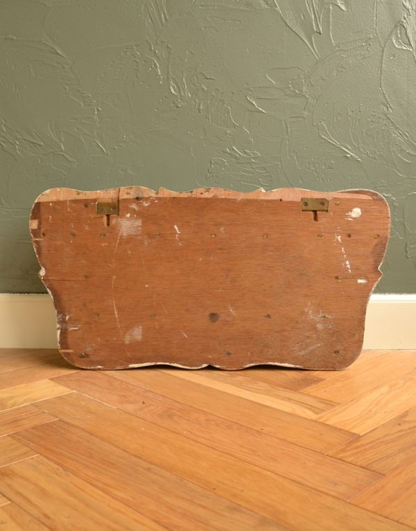 ウォールシェルフ・ウォールハンガー　アンティーク家具　イエローペイントの可愛いアンティークウォールシェルフ（フック付き）。専門の職人によってお直ししていますが、アンティークは新品ではありません。(d-1017-f)