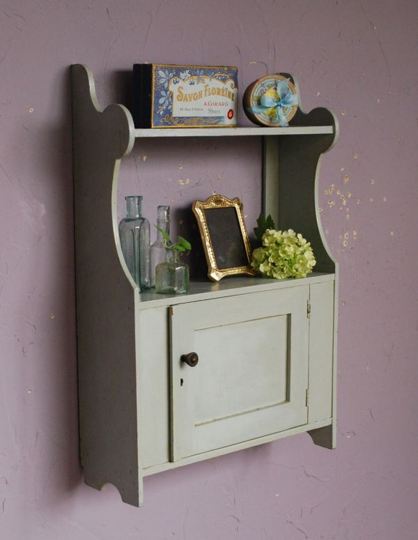 アンティーク家具　飾り棚付きアンティークウッドシェルフ、ペイントディスプレイラック。どこにでも置ける小さなディスプレイコーナーです。(d-1019-f)