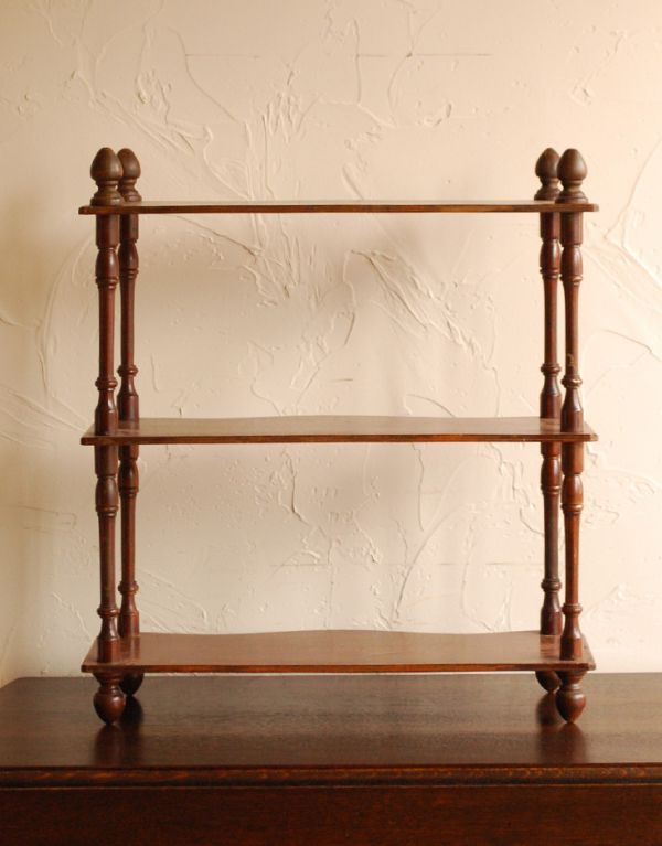 ウォールシェルフ・ウォールハンガー　アンティーク家具　フランスの小さなアンティーク家具、木製のオープンシェルフ（飾り棚）。専門の職人によってお直ししていますが、アンティークは新品ではありません。(d-1022-f)