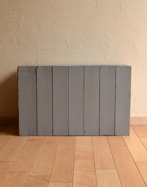 ウォールキャビネット　アンティーク家具　アンティークのフレンチインテリア、グレーペイントのスモールキャビネット 。専門の職人によってお直ししていますが、アンティークは新品ではありません。(d-1025-f)