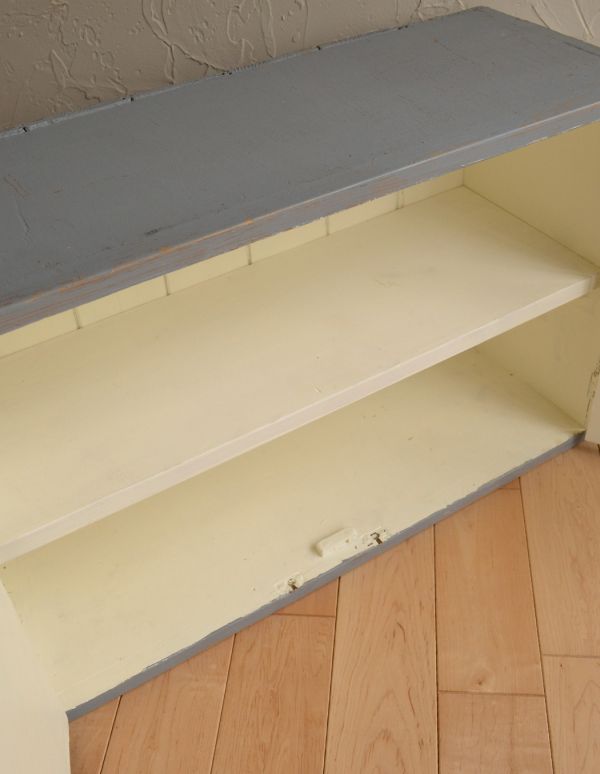 ウォールキャビネット　アンティーク家具　アンティークのフレンチインテリア、グレーペイントのスモールキャビネット 。玄関の鍵置きに。(d-1025-f)