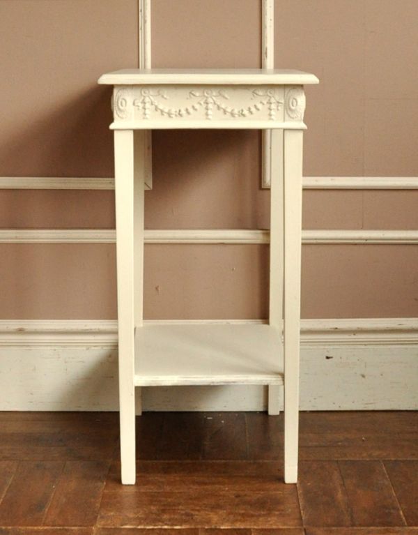 アンティーク家具 小さなアンティーク家具、ホワイトペイントのオケージョナルテーブル。どこでも使える便利なオケージョナルテーブル。(d-1033-f)