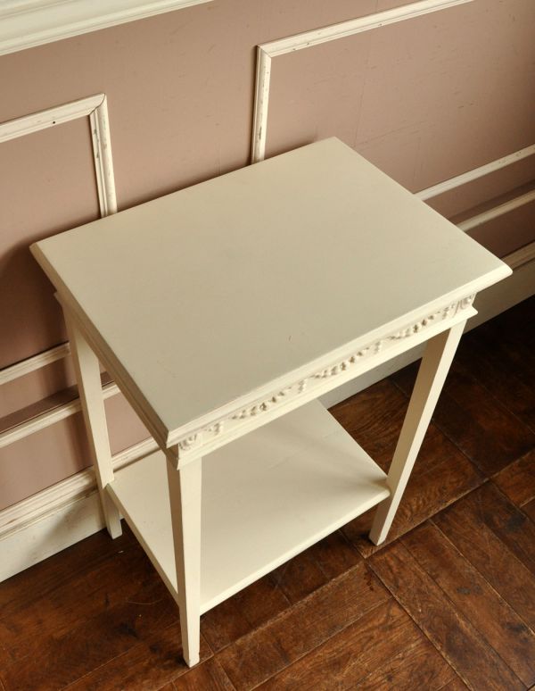 アンティーク家具 小さなアンティーク家具、ホワイトペイントのオケージョナルテーブル。天板もキレイに仕上げました。(d-1033-f)