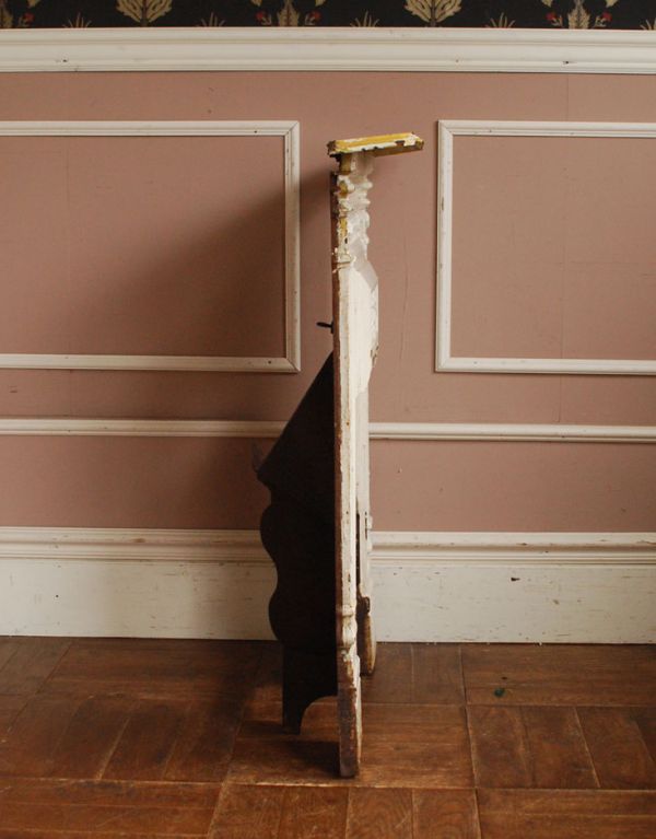 めずらしい家具 アンティーク家具 フランスから届いたアンティークの白いマントルピース。横から見るとこんな感じ。(d-1037-f)