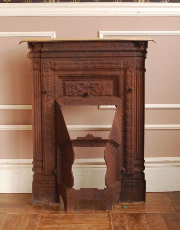 めずらしい家具 アンティーク家具 フランスから届いたアンティークの白いマントルピース。裏はこんな感じです。(d-1037-f)