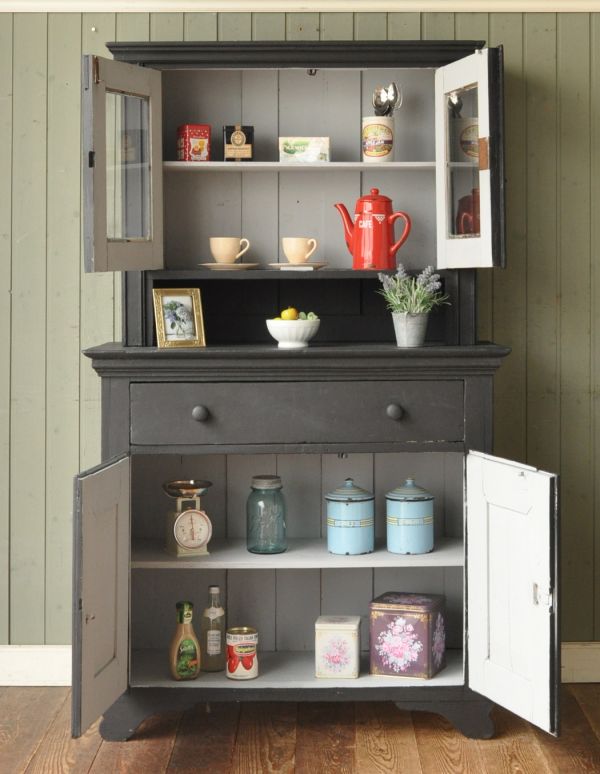 アンティークのキャビネット　アンティーク家具　フランスのアンティークペイント家具、ブラック色のカップボード（食器棚）。食器棚として使われていたので、収納も広々としています。(d-1038-f)