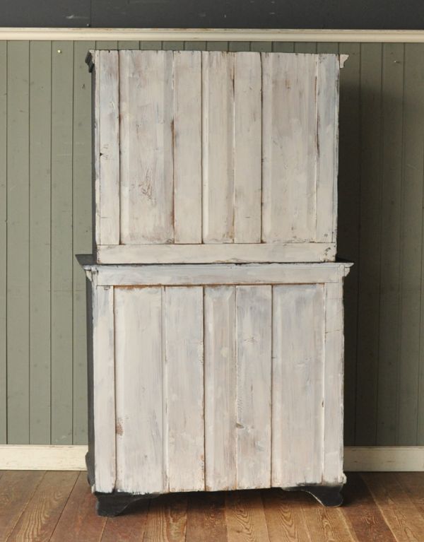 アンティークのキャビネット　アンティーク家具　フランスのアンティークペイント家具、ブラック色のカップボード（食器棚）。専門の職人によってお直ししていますが、アンティークは新品ではありません。(d-1038-f)