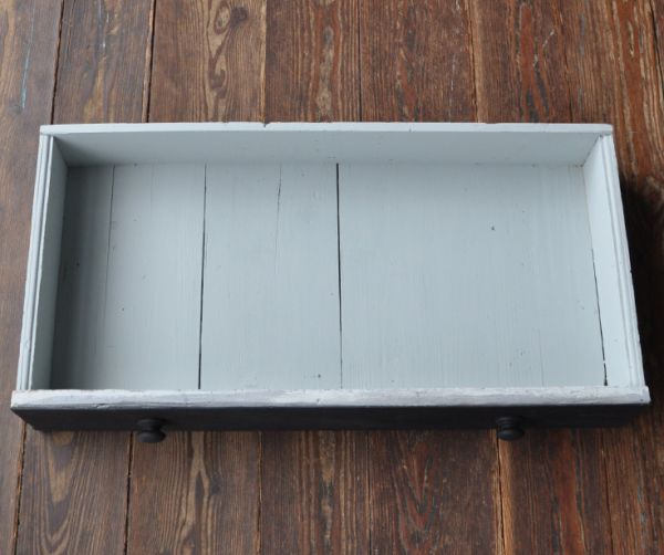 アンティークのキャビネット　アンティーク家具　フランスのアンティークペイント家具、ブラック色のカップボード（食器棚）。引き出しの内側もキレイな状態なので何でも入れられます。(d-1038-f)