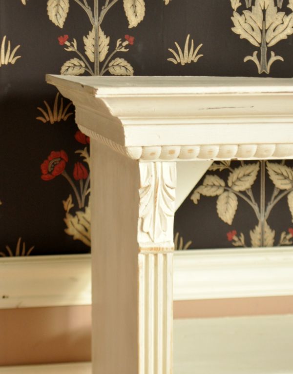 アンティーク家具　アンティークのフレンチ家具、ホワイト色のブックケース（本棚）。美しい彫にうっとり。(d-1043-f)