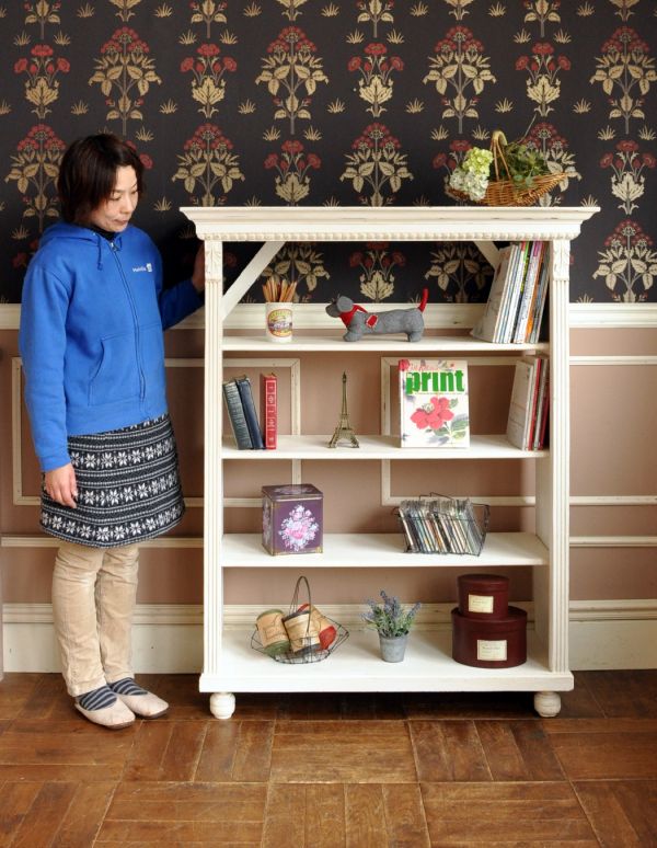 アンティーク家具　アンティークのフレンチ家具、ホワイト色のブックケース（本棚）。キレイにメンテナンスをしてお届けします。(d-1043-f)