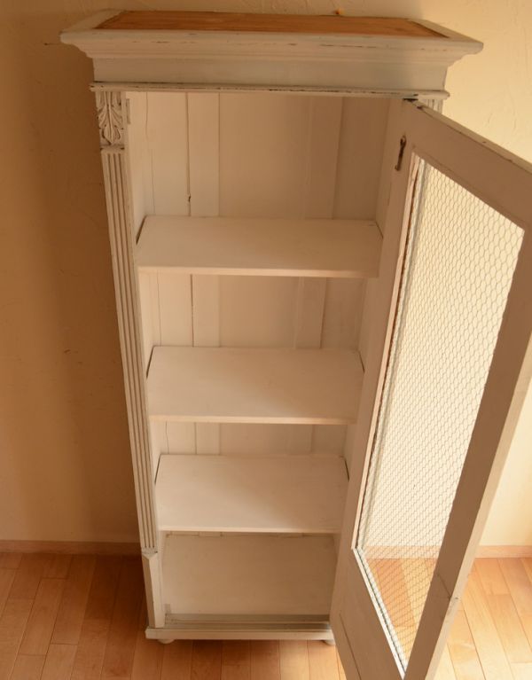 アンティークのキャビネット アンティーク家具 フランスのアンティーク収納家具、グリアージュキャビネット。内側はホワイト色にペイントされています。(d-1044-f)