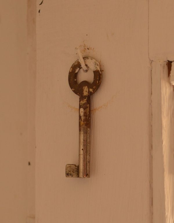 アンティークのキャビネット アンティーク家具 フランスのアンティーク収納家具、グリアージュキャビネット。アンティークの鍵が付いています。(d-1044-f)