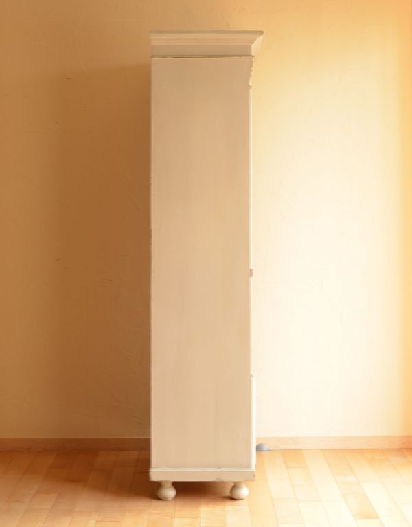 アンティークのキャビネット アンティーク家具 フランスのアンティーク収納家具、グリアージュキャビネット。サイドもきれいにペイントされています。(d-1044-f)