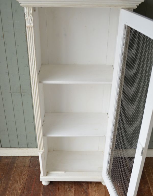 アンティークのキャビネット　アンティーク家具　アンティークのフレンチインテリア、可愛いグリアージュキャビネット。内側はホワイト色にペイントされています。(d-1045-f)