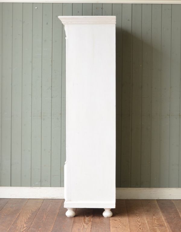 アンティークのキャビネット　アンティーク家具　アンティークのフレンチインテリア、可愛いグリアージュキャビネット。サイドもきれいにペイントされています。(d-1045-f)