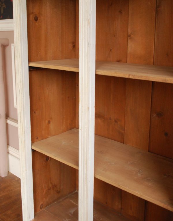 アンティークのキャビネット アンティーク家具 アンティークのフレンチインテリア、引き出し付きのブックケース。庫内は、木肌で仕上がっています。(d-1046-f)