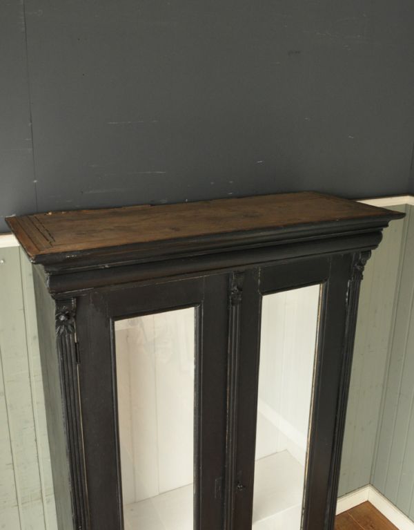 アンティーク家具　アンティークのフレンチ家具、ブラックペイントのワードローブ。天板です。(d-1054-f)