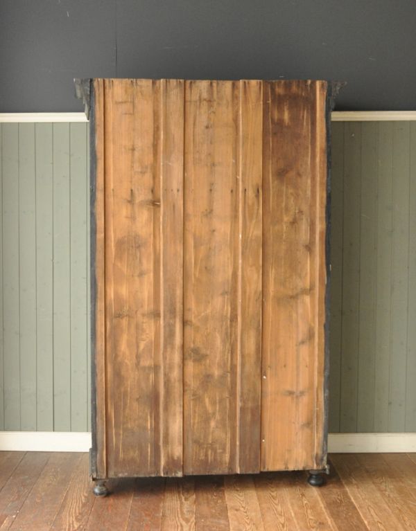 アンティーク家具　アンティークのフレンチ家具、ブラックペイントのワードローブ。キチンとメンテナンスしてあるので、裏側もキレイです。(d-1054-f)