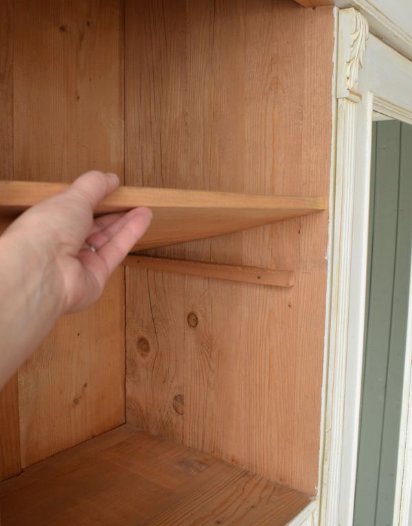 アンティーク家具 フレンチアンティークの収納家具、ミラー付きキャビネット(ワードローブ)。棚板があるので、整理整頓がしやすいですよ。(d-1055-f)