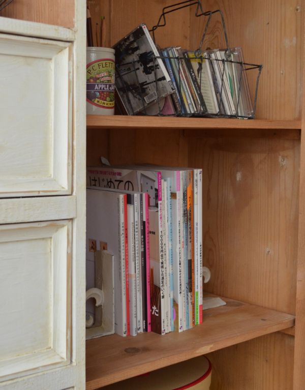 アンティーク家具 フレンチアンティークの収納家具、ミラー付きキャビネット(ワードローブ)。雑誌やA4ファイルなどの収納もできます。(d-1055-f)