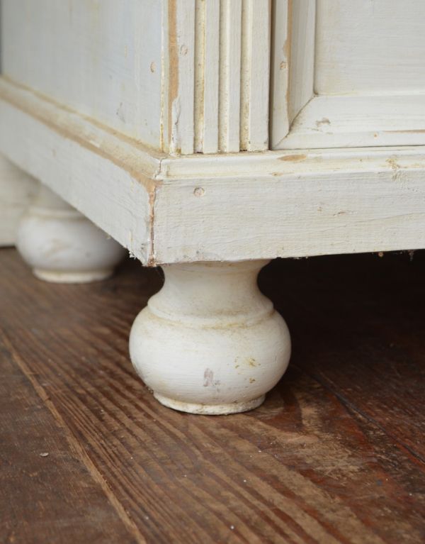 アンティーク家具 フレンチアンティークの収納家具、ミラー付きキャビネット(ワードローブ)。玉ねぎ形の脚。(d-1055-f)