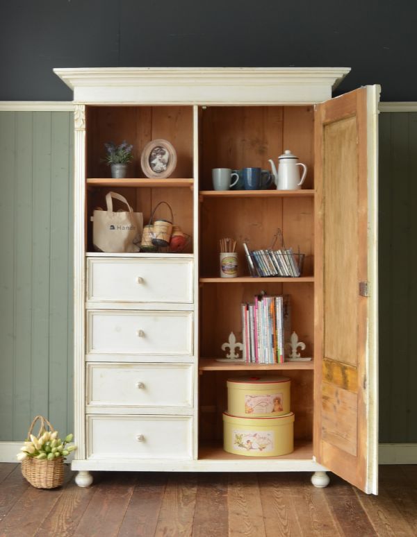 アンティーク家具 フレンチアンティークの収納家具、ミラー付きキャビネット(ワードローブ)。ホワイトペイントとパインの木の色の組み合わせが、とっても可愛いです!棚板は全て可動します。(d-1055-f)