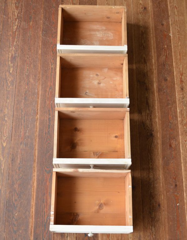 アンティーク家具 フレンチアンティークの収納家具、ミラー付きキャビネット(ワードローブ)。引き出しは4杯付いています。(d-1055-f)