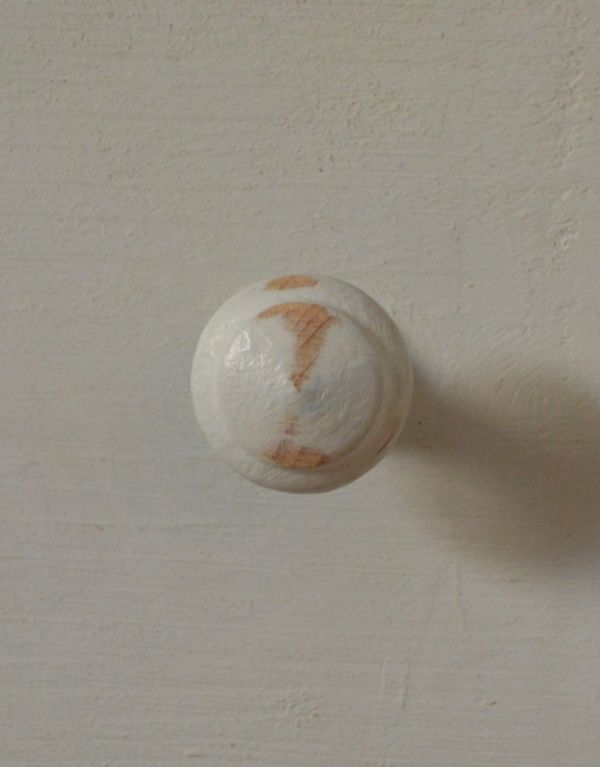 アンティークのキャビネット　アンティーク家具　フランスのアンティークペイント家具、ブルーグレー色のサイドボード。アンティークの味わいがある取っ手。(d-1056-f)