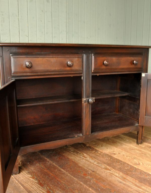 アーコールの家具 アンティーク家具 イギリスのシンプルなアンティーク家具、アーコールのサイドボード。棚板は固定です。(d-1060-f)