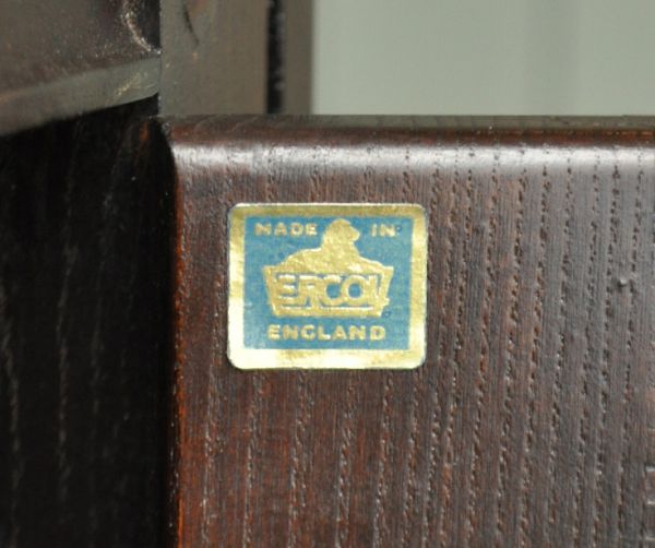 アーコールの家具 アンティーク家具 イギリスのシンプルなアンティーク家具、アーコールのサイドボード。『アーコール』のロゴシールがキレイに残っていました。(d-1060-f)