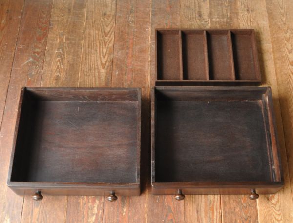 アーコールの家具 アンティーク家具 イギリスのシンプルなアンティーク家具、アーコールのサイドボード。引き出しが2杯付いています。(d-1060-f)